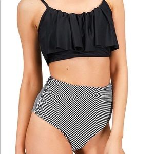 Adorable big wasted bottom and flowy top bikini.